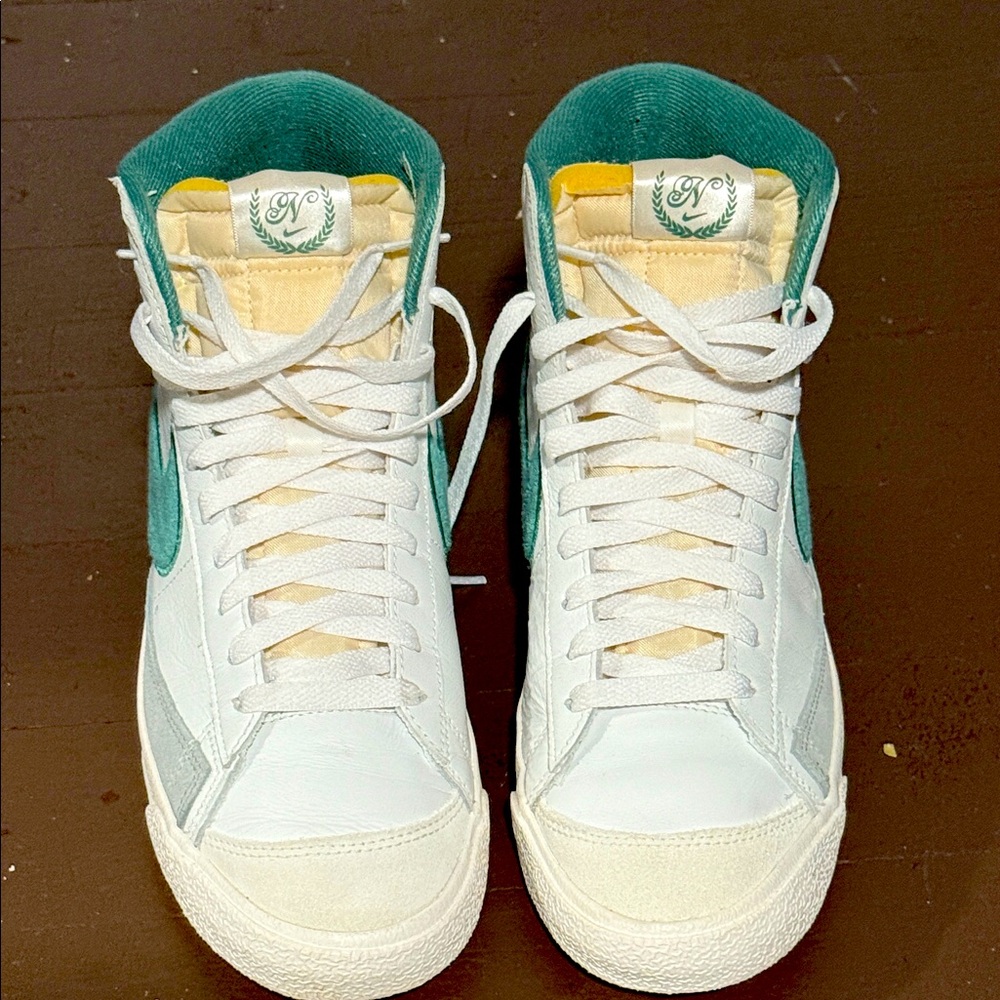 Nike Blazer Mid 77 PRM ( worn once to a dance)🕺🏾 no scuff nor scratches w/o box